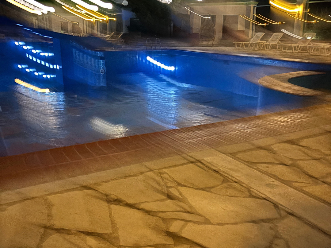 蒙大拿温泉酒店主图