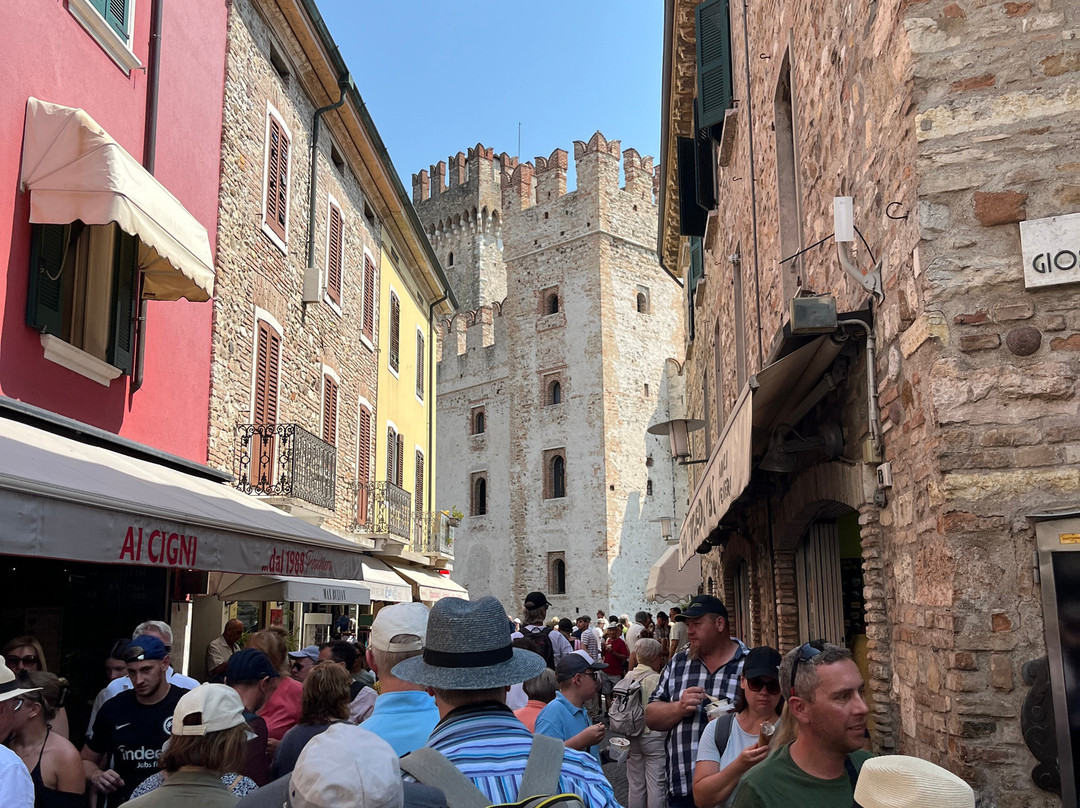 Castello Scaligero-锡尔苗内必去景点