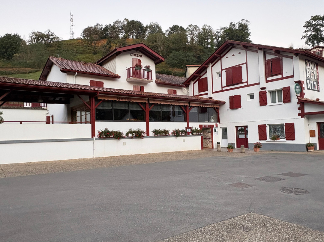 阿德尼娅酒店主图