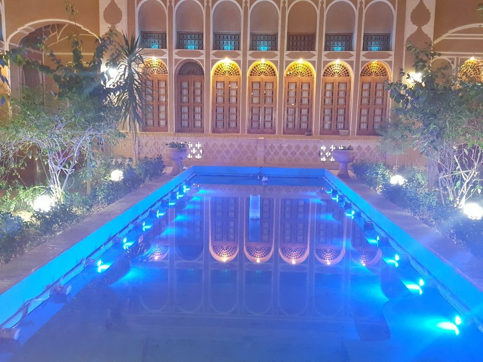 Mozaffar Traditional Hotel