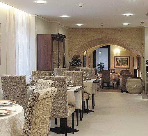 萨萨里省酒店住宿-维托里奥埃马努埃莱酒店