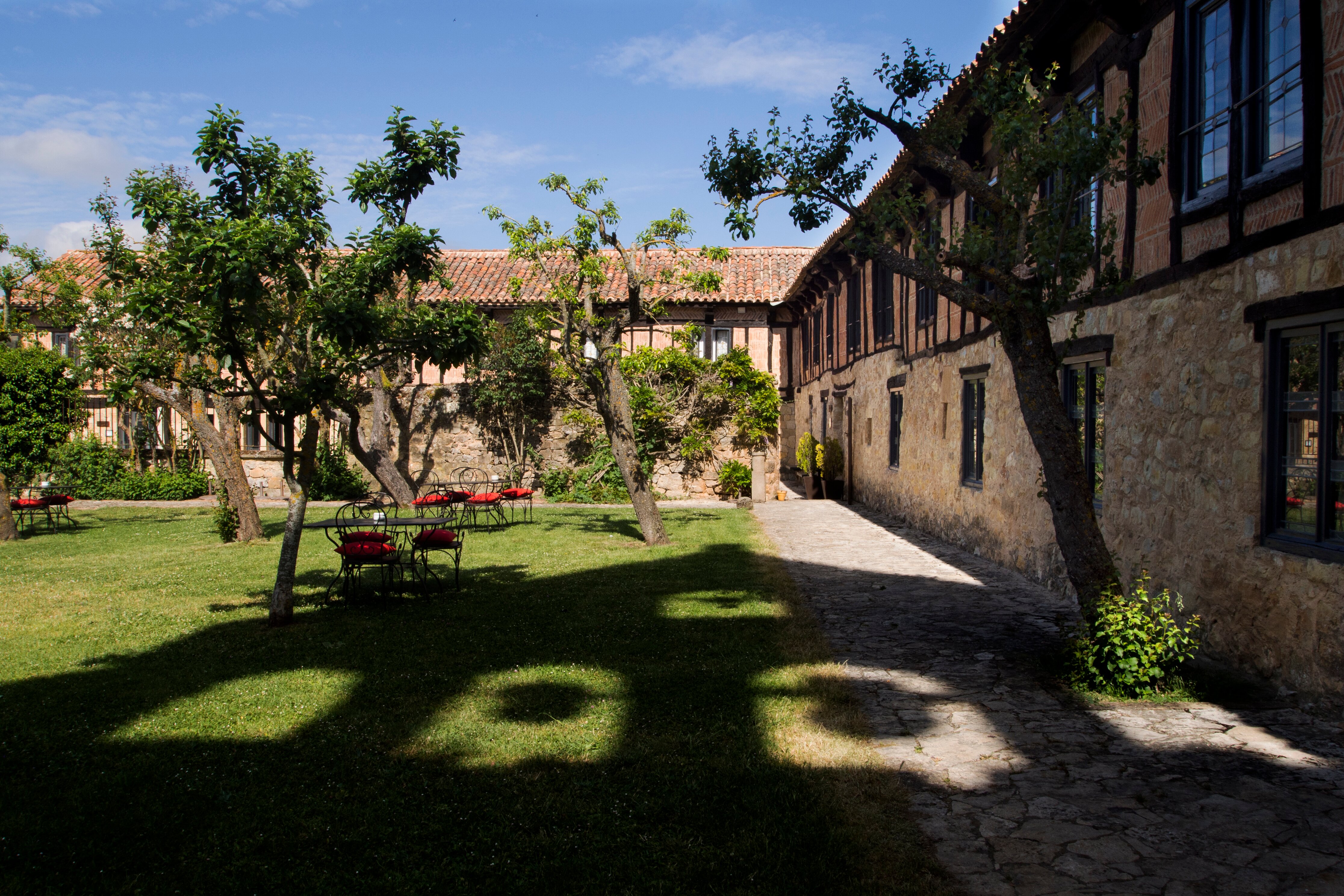 Posada Santa Maria La Real-官方