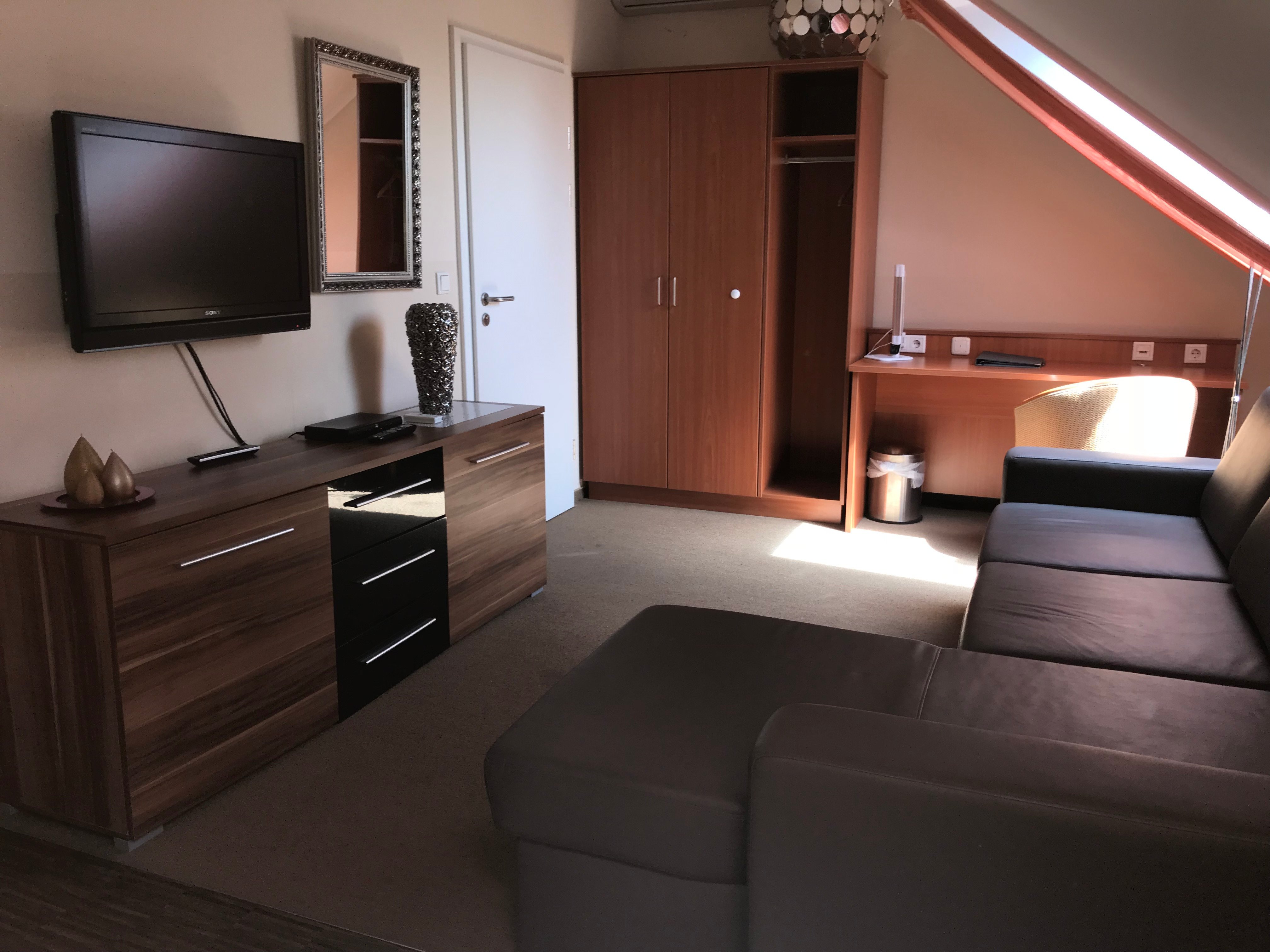 芮思登斯酒店-官方