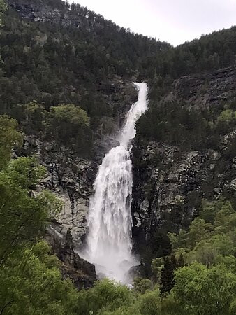 Stodnafossen Waterfalls-Laerdalsoyri必去景点
