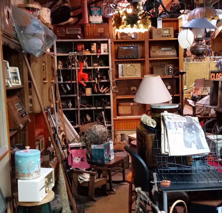 Angela's Attic-South Beloit必去景点