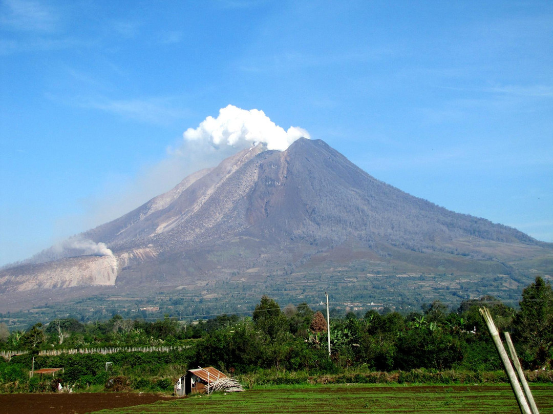 Adin Tengah旅游景点-Mount Sinabung