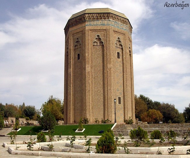 Momine Khatun Mausoleum景点图片