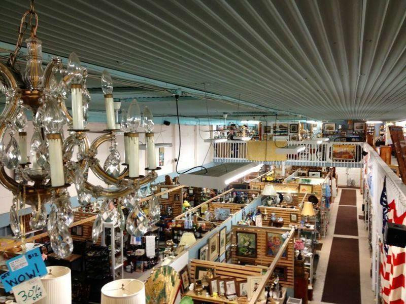 Morriston旅游景点-Freelton Antique Mall