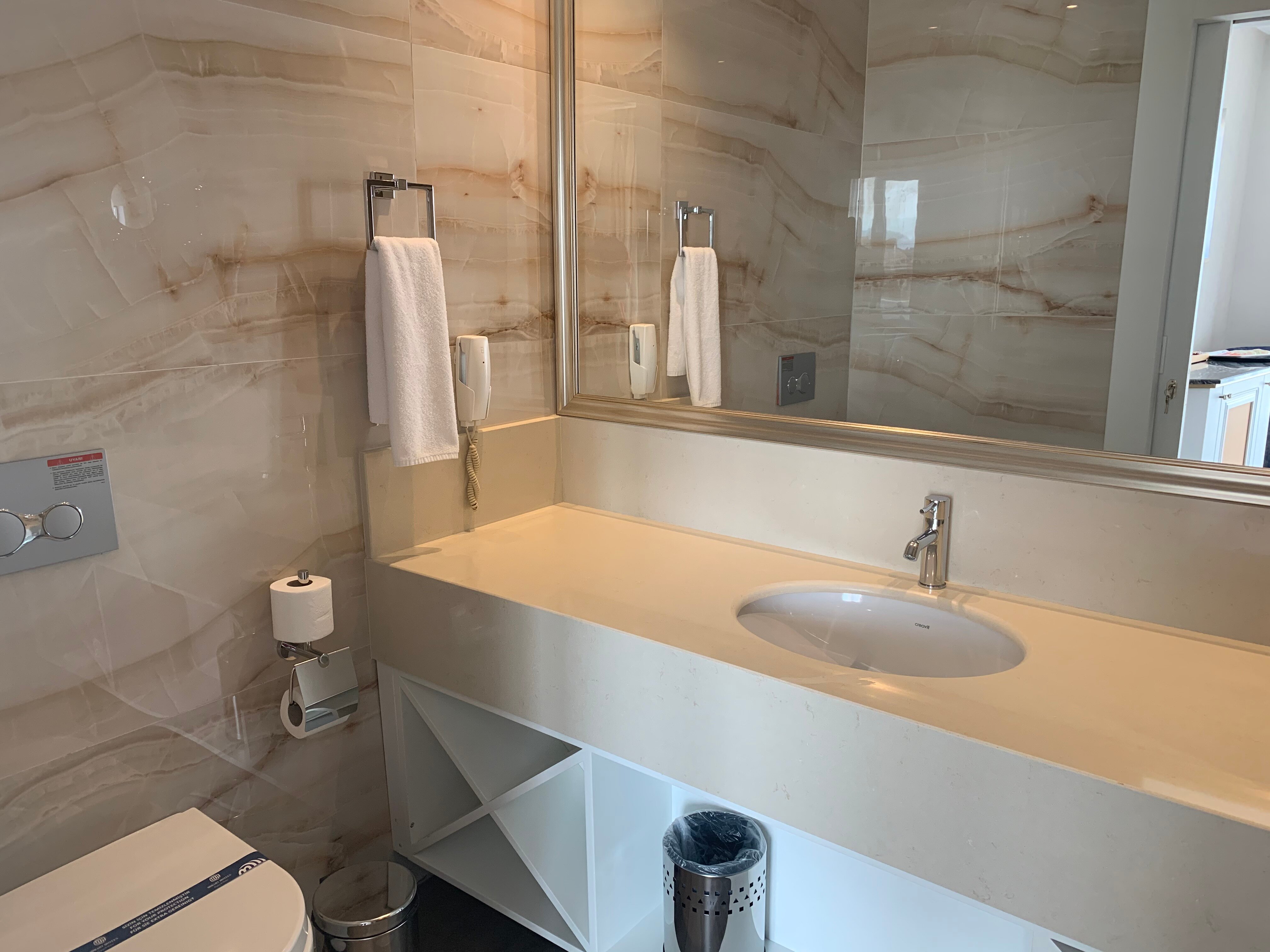 Mirart Hotel Boutique & Spa-浴室