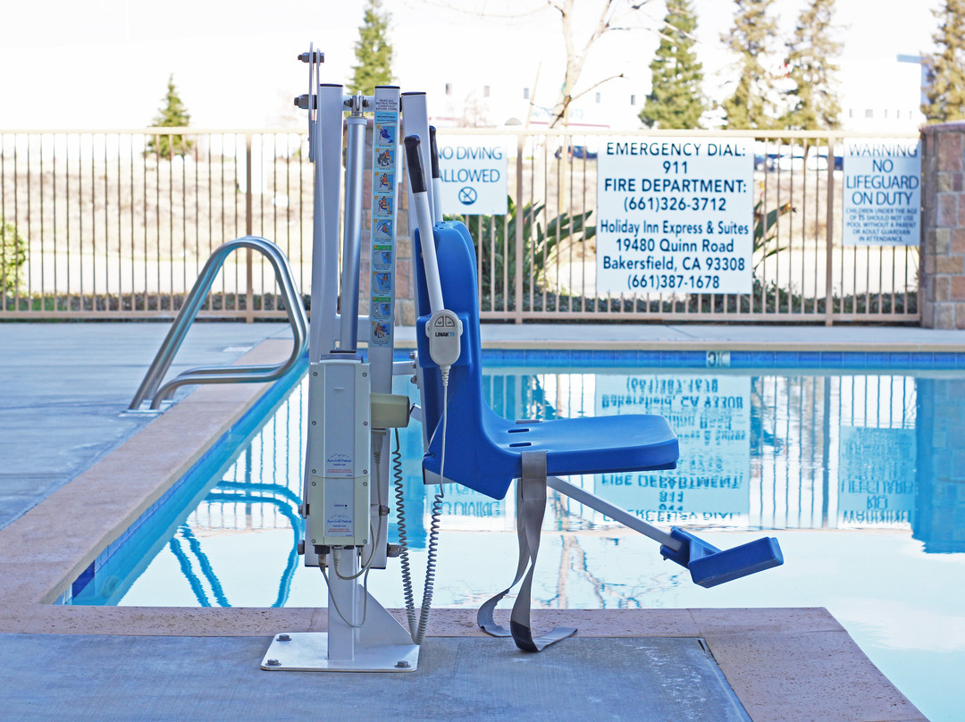 Holiday Inn Express & Suites Bakersfield Airport By IHG主图