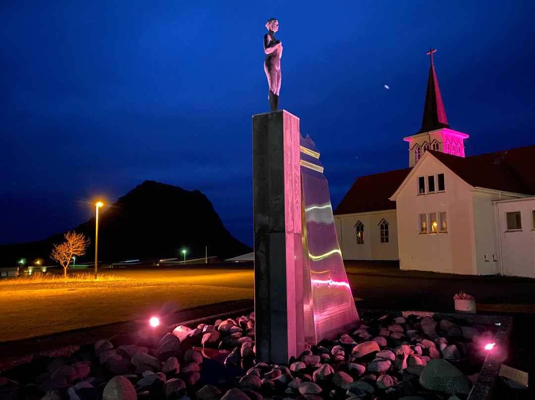 Statue “Sýn" by Steinunn Þórarinsdóttir-格伦达菲厄泽必去景点