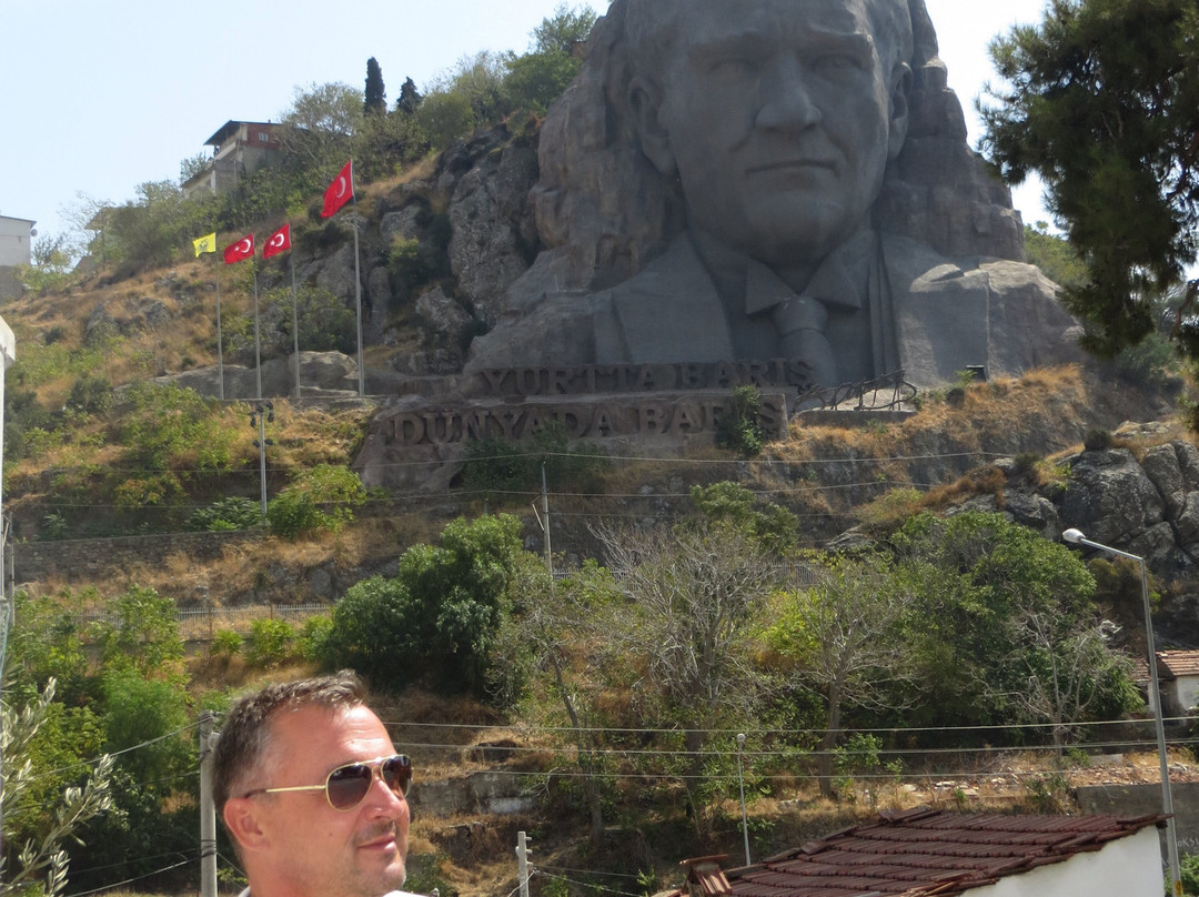 The Statue of Ataturk景点图片