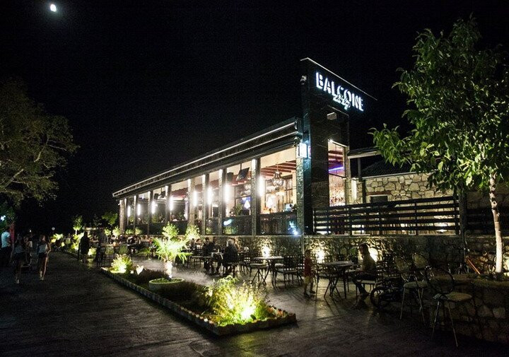 Parapotamos餐馆和美食-BALCONE del lago
