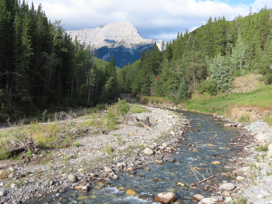 Ribbon Creek Trail景点图片
