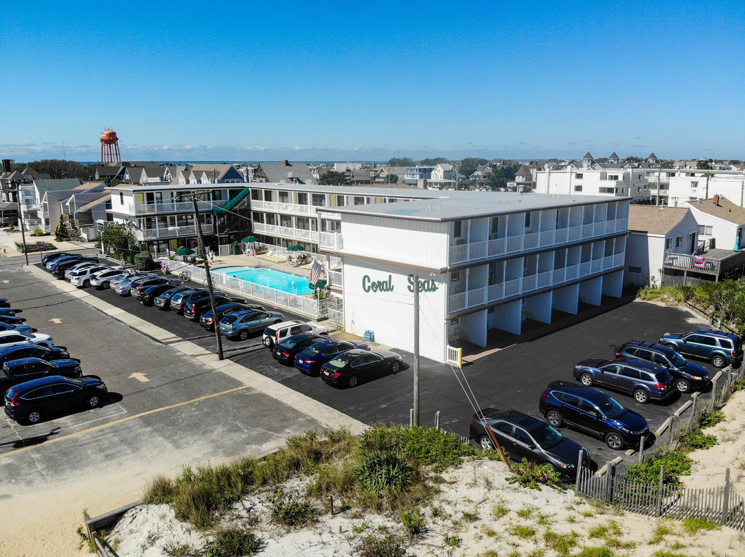 Coral Seas Oceanfront Motel主图