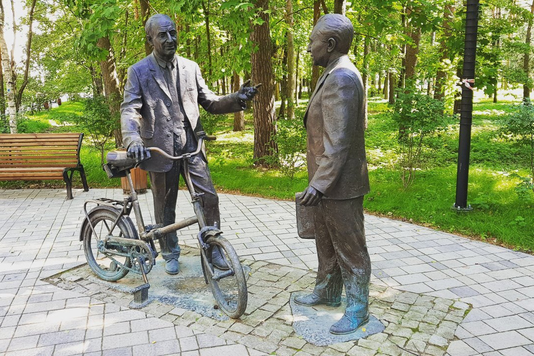 Monument to Pontekorvo and Dzhelepov景点图片
