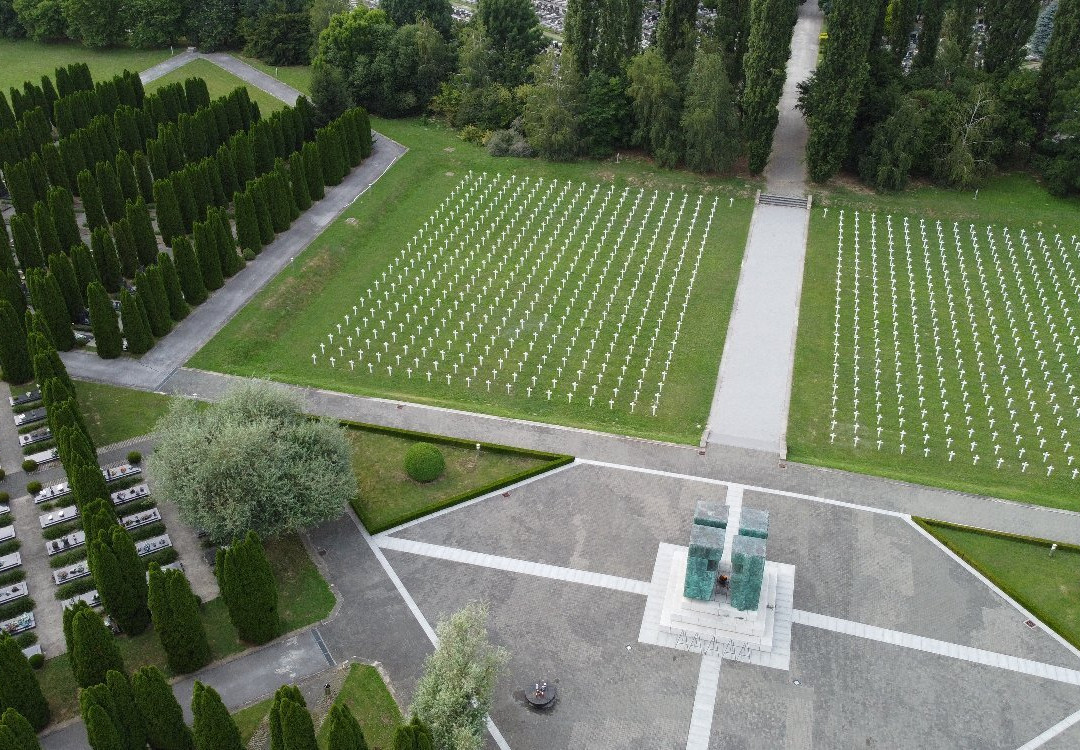 Memorijalno Groblje Vukovar-武科瓦尔必去景点