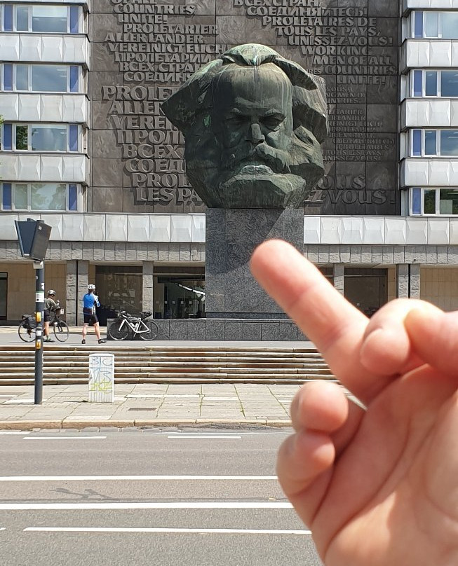 Karl-Marx-Monument-开姆尼斯必去景点