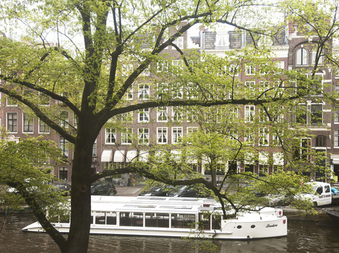 爱斯特荷瑞亚酒店主图