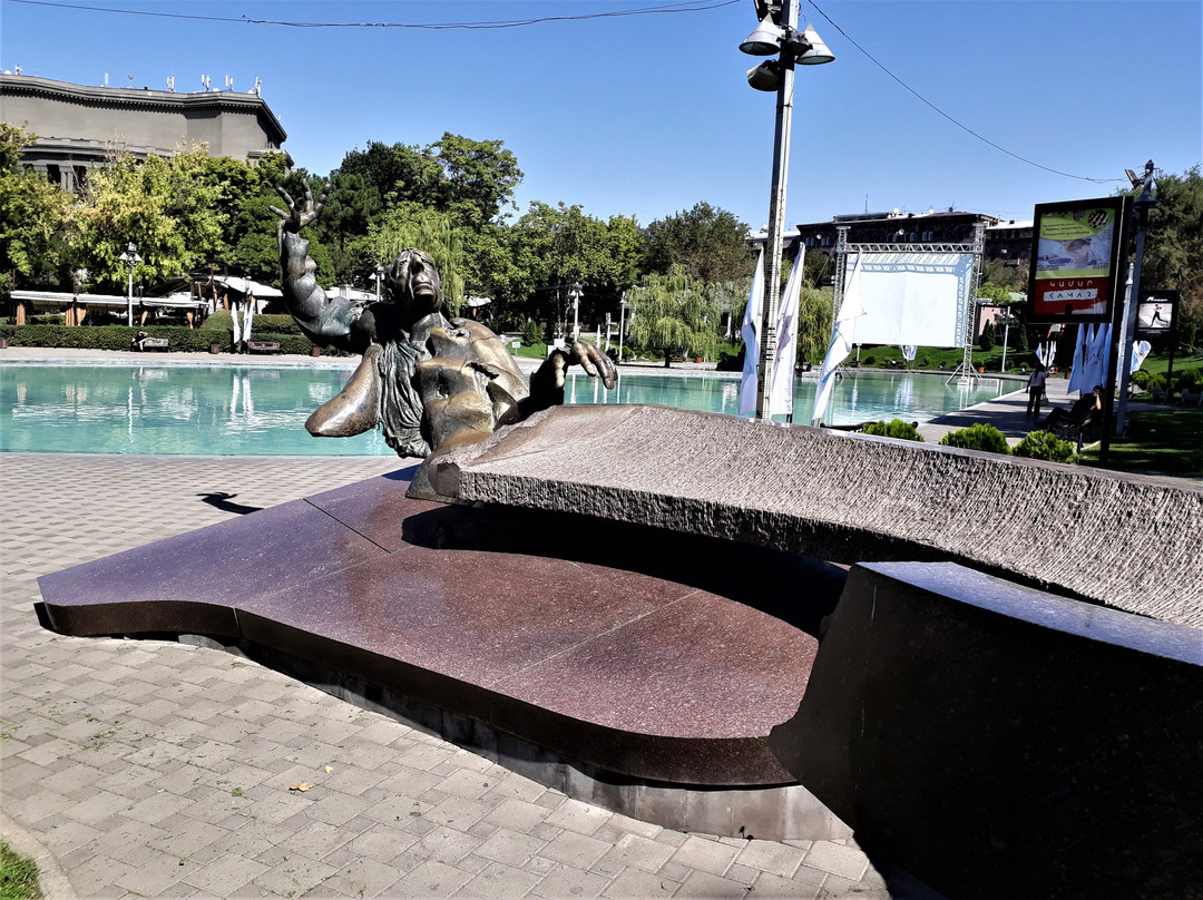 Arno Babajanyan Statue-埃里温必去景点