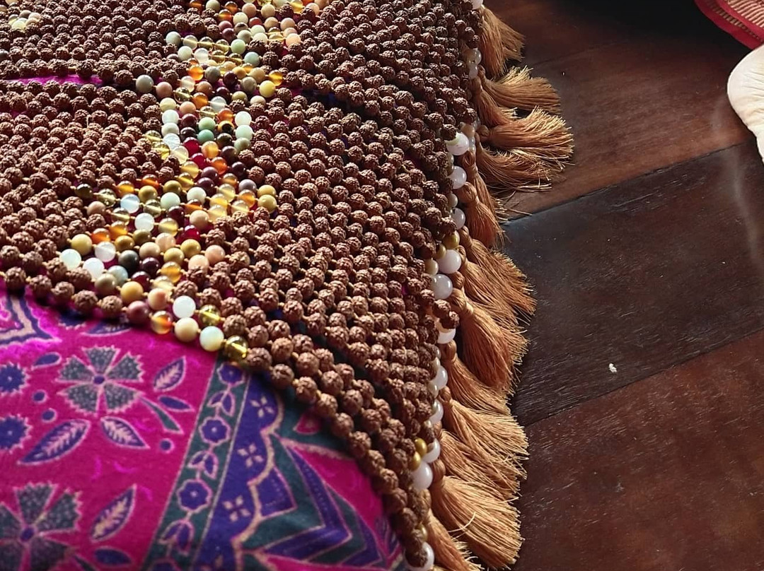 Making Mala Necklace景点图片