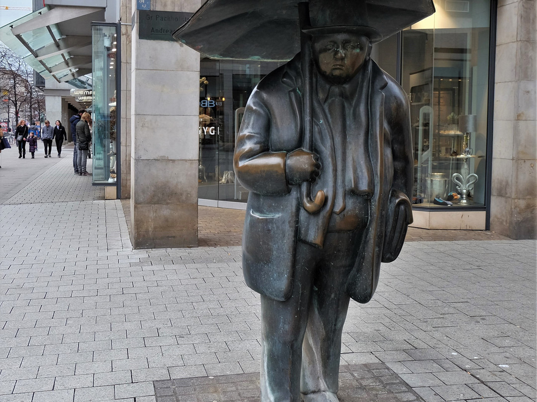 Skulptur "Mann mit Regenschirm"-汉诺威必去景点