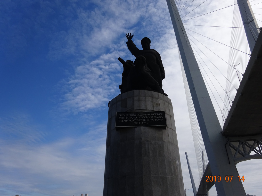 Monument to Sailors-海参崴必去景点
