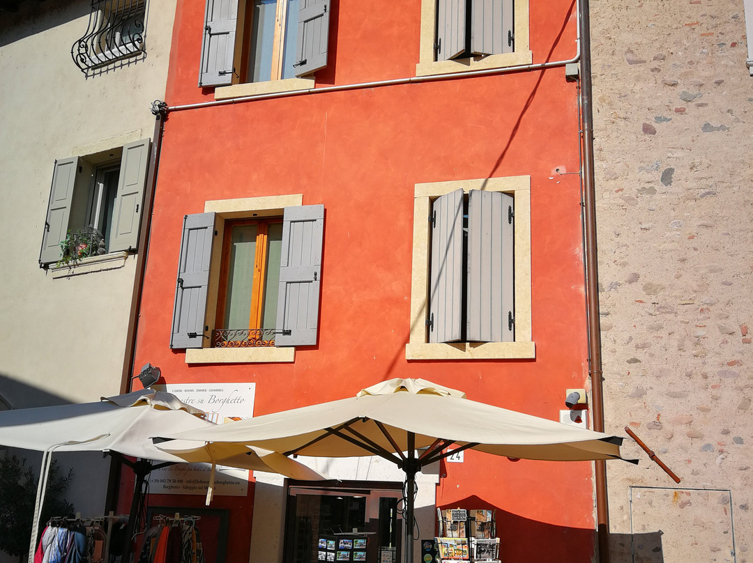 Le Finestre Su Borghetto主图