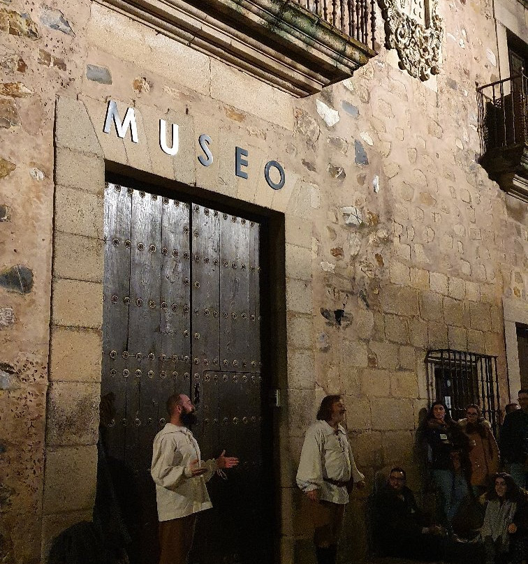 Juglar Por La Noche-卡塞雷斯必去景点