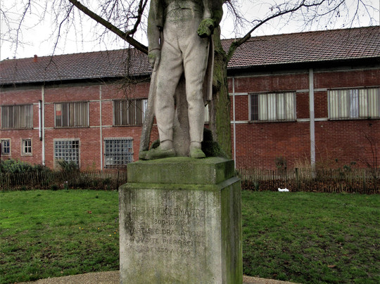 Monument à Frédérick Lemaitre-Pierrefitte-sur-Seine必去景点