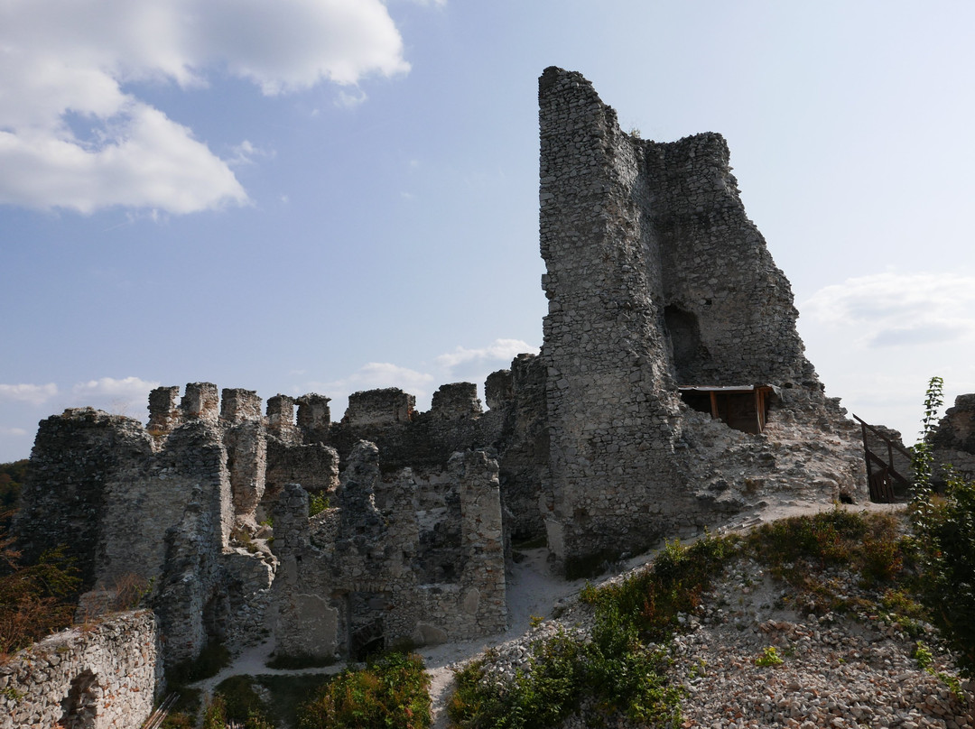 The ruins of the castle Tematin-Luka必去景点