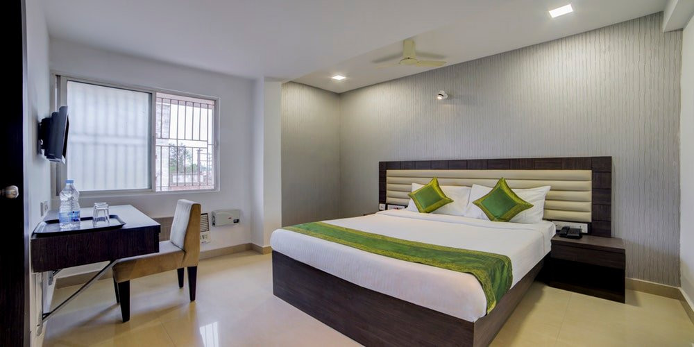 Treebo Trip White Woods主图