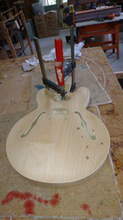 Wildwood Instruments Art Gallery & Guitar Making Courses-戴尔斯福特必去景点