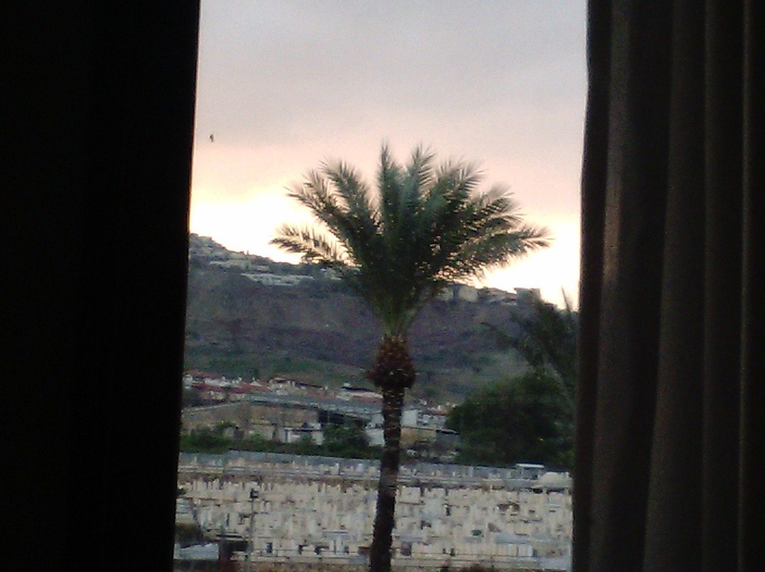 盖海滩酒店主图