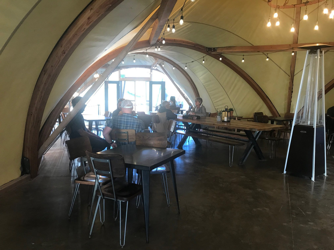 Under Canvas Zion主图