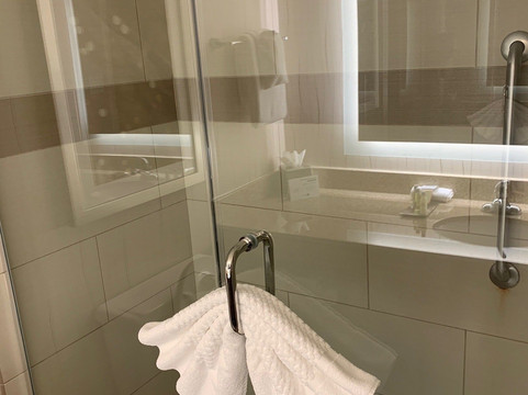 劳伦斯希尔顿逸林酒店主图