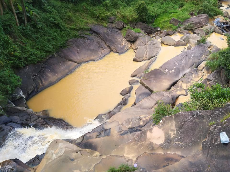 Kadiyanlena Falls景点图片