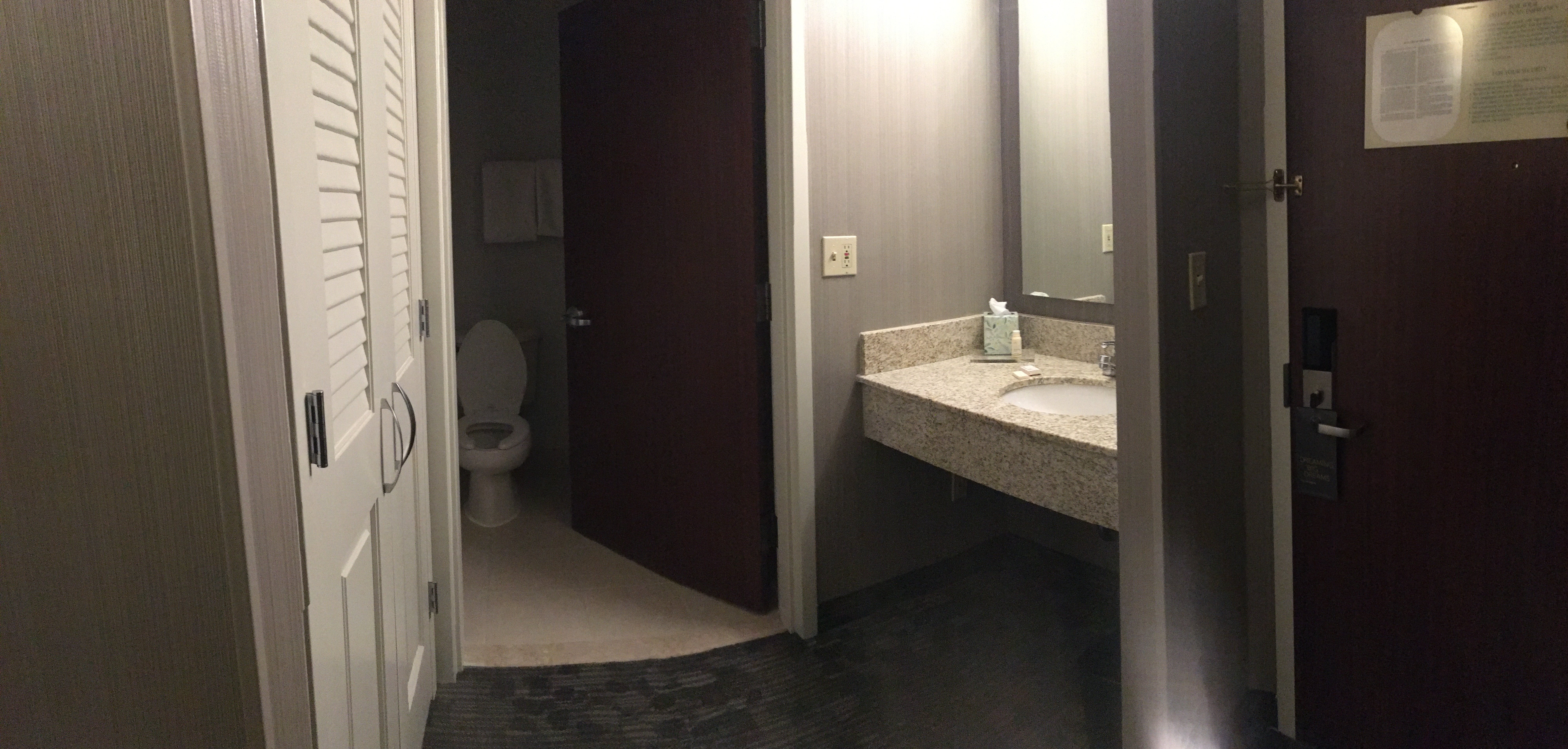 纽波特泽西城万怡酒店-浴室