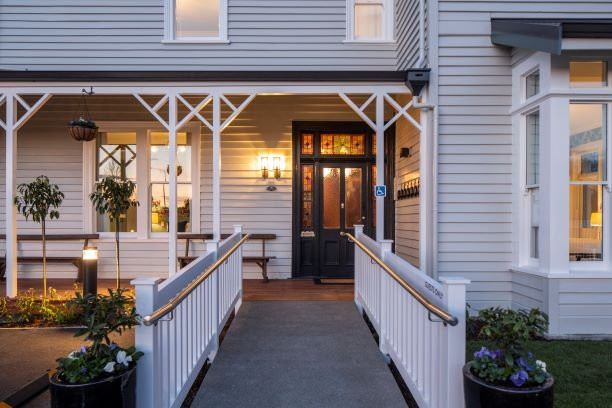 The Vicarage Geraldine主图