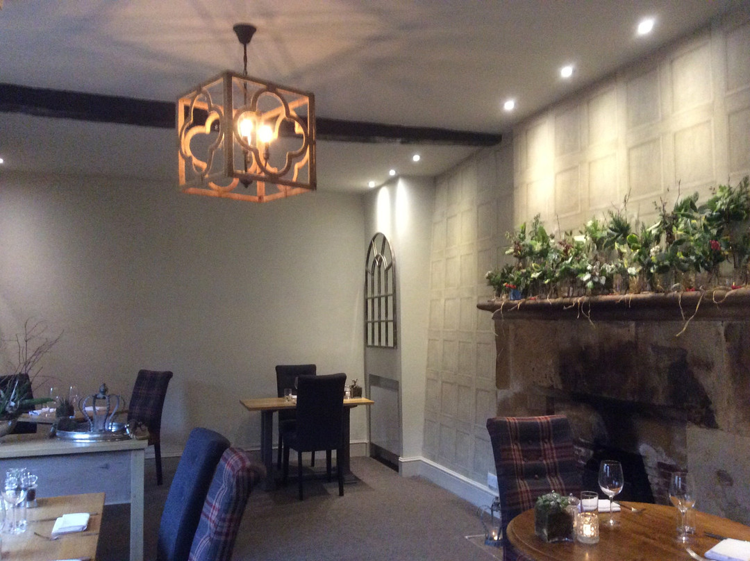 赛文皇冠酒店主图