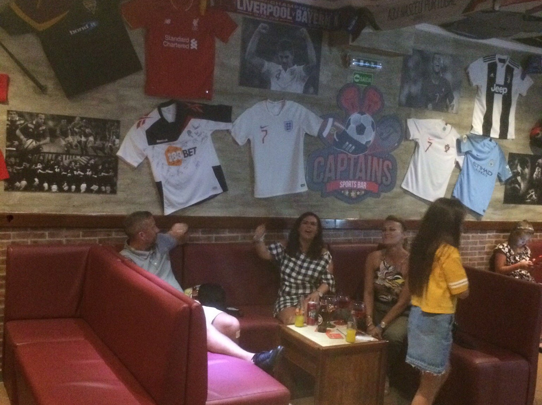Captain's Sports Bar-Olhos de Agua必去景点