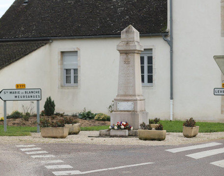 Monument aux morts de Combertault-Combertault必去景点