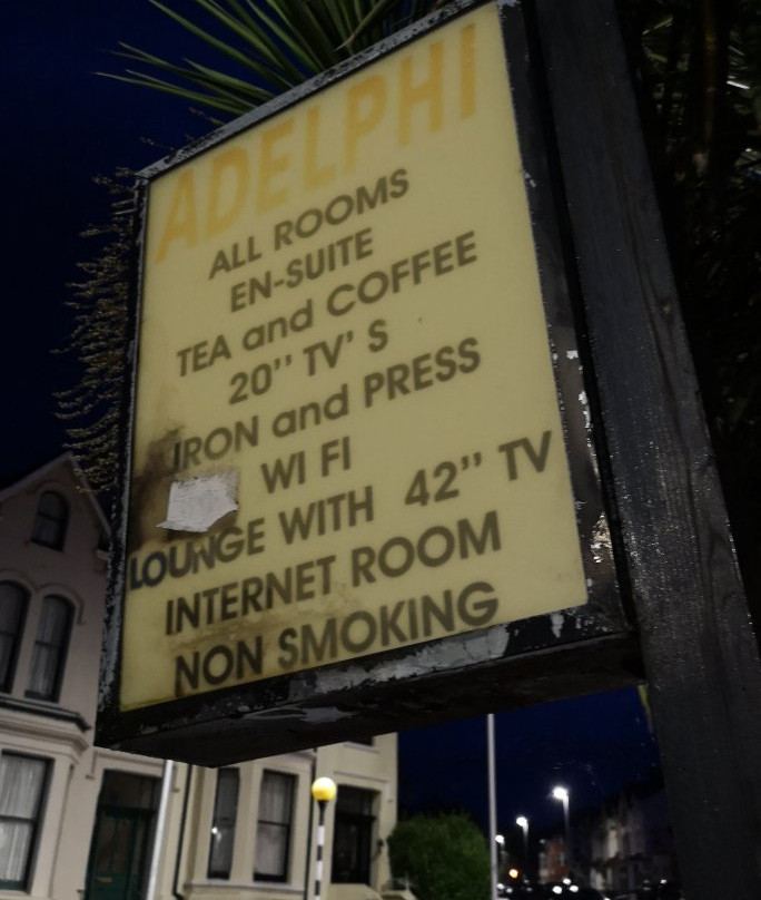 阿德菲酒店主图