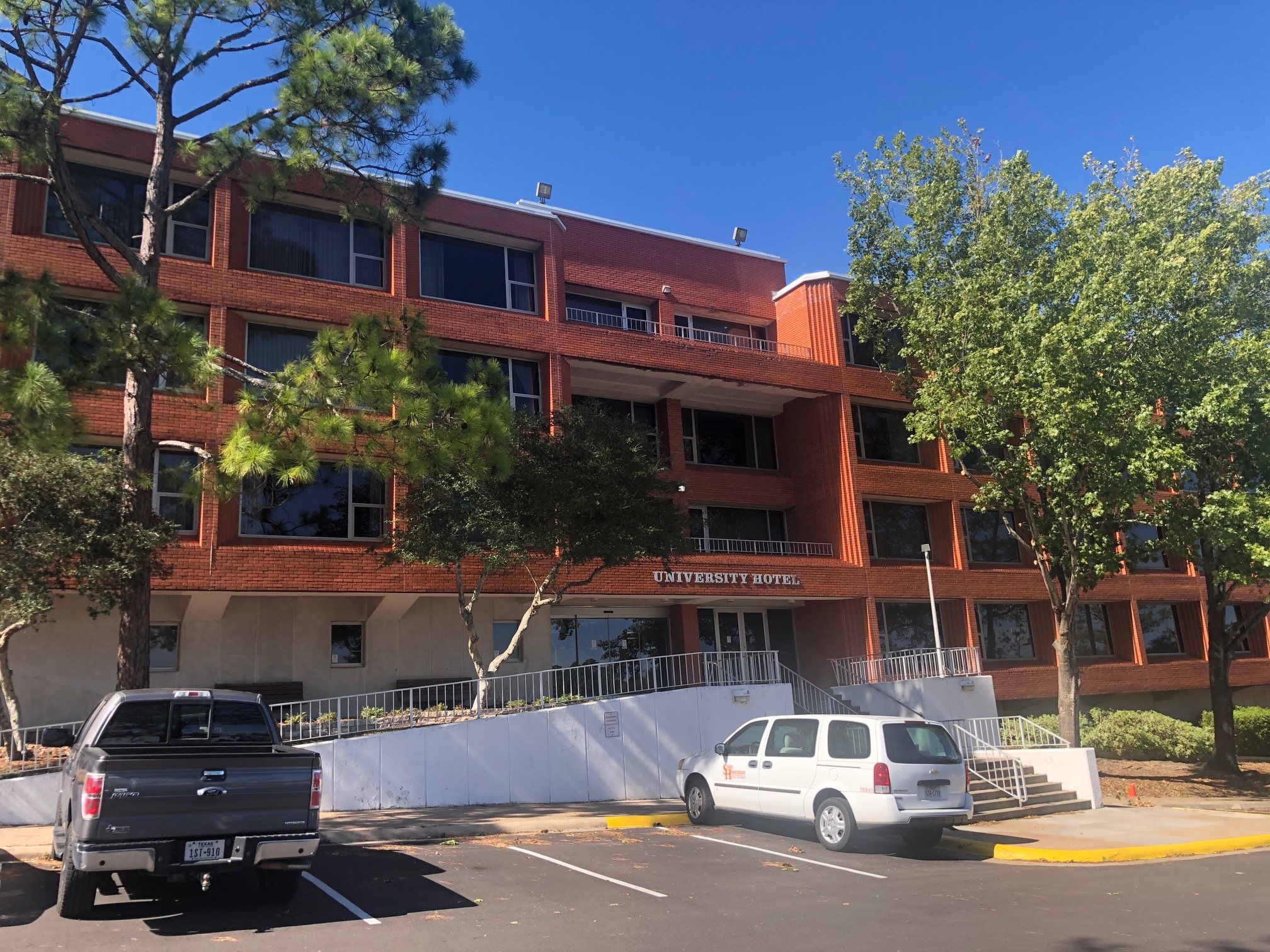 University Hotel at Sam Houston State-浴室