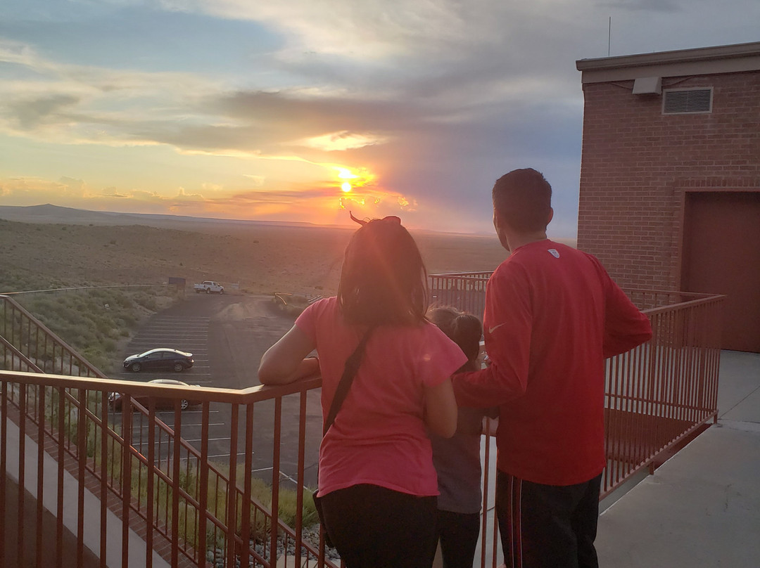 Executive Plus Inn & Suites主图