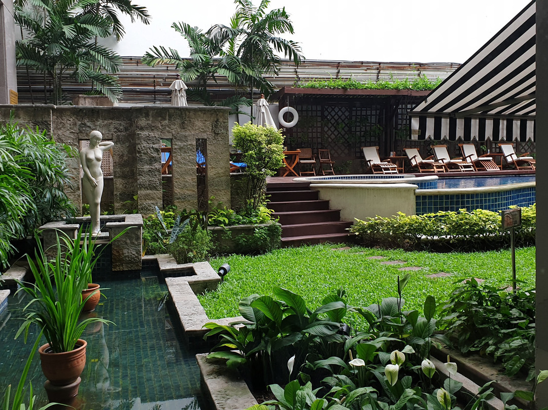 是隆塞琳酒店主图