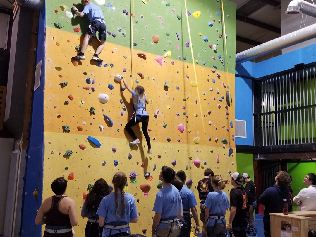 Tyrone旅游景点-Escalade Rock Climbing