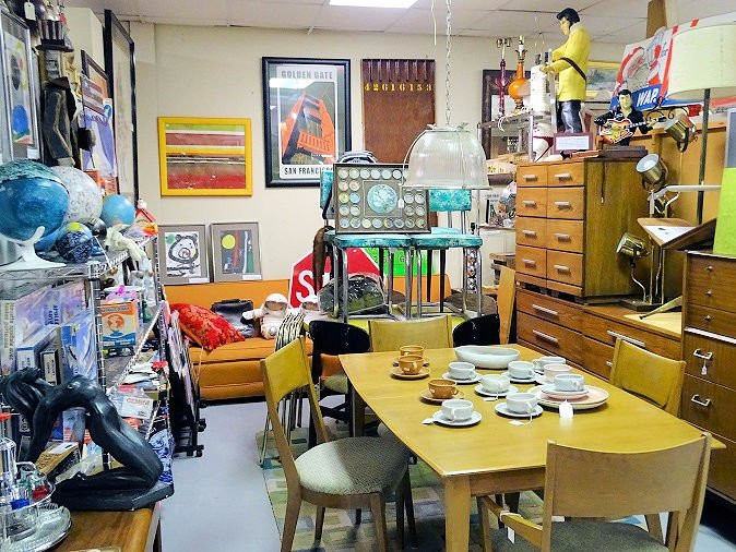 Chamblee旅游景点-Broad Street Antique Mall