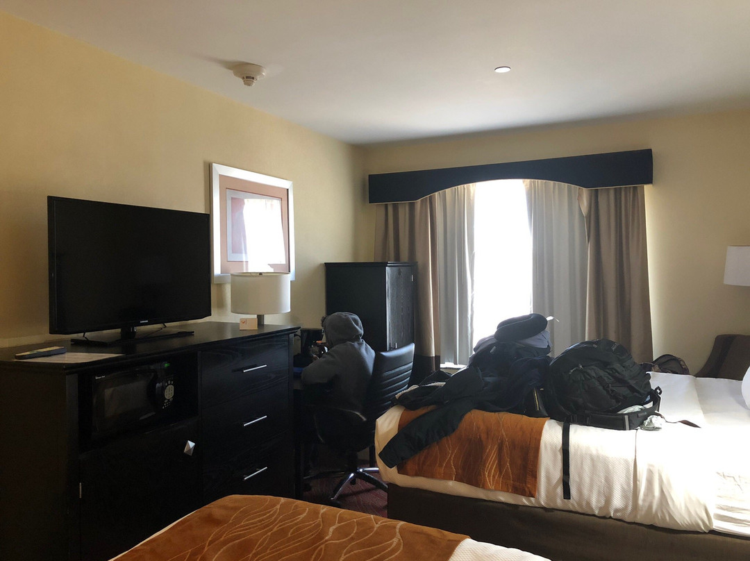 康福特套房机场主图