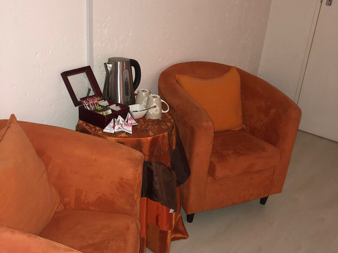 Flame Lily Inn主图